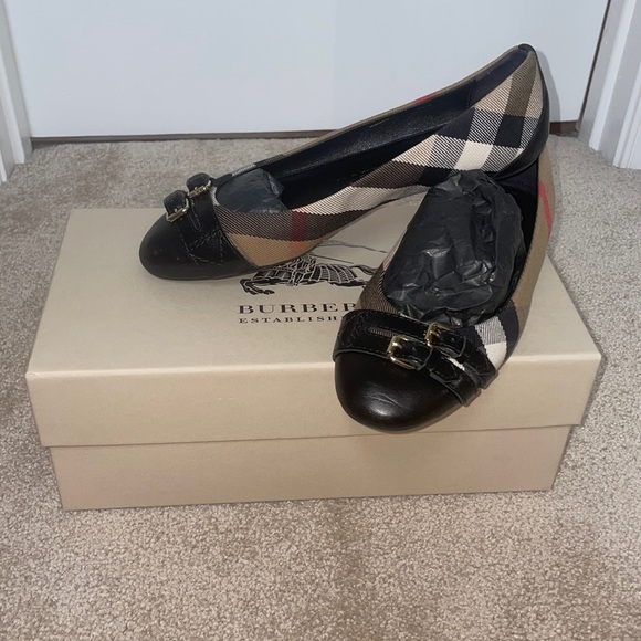 AUTHENTIC Womens Burberry Ballerina Shoes Size 6.5 - Picture 1 of 4